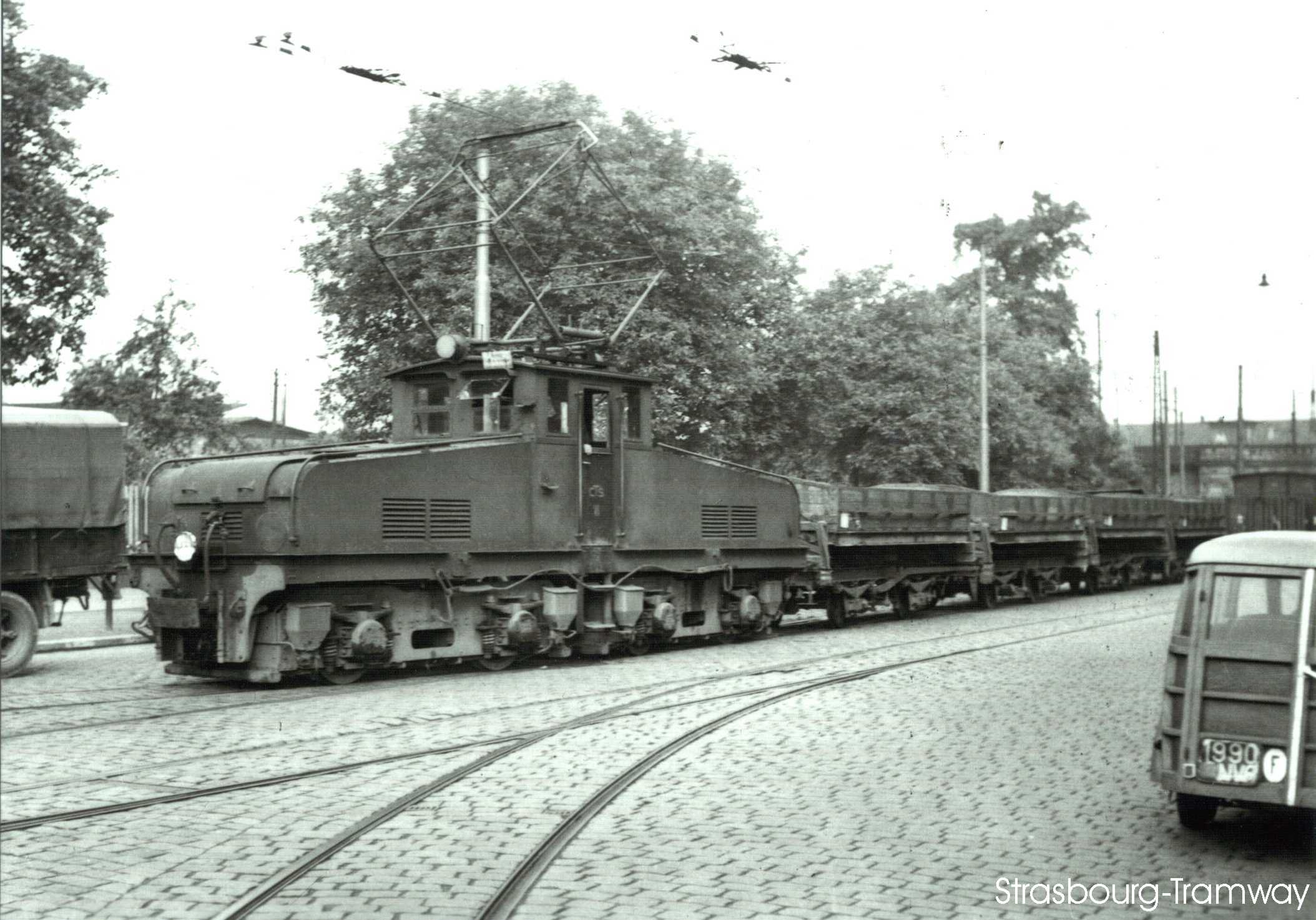 Tracteur n° VI, Rue Wodli en juin 1951.